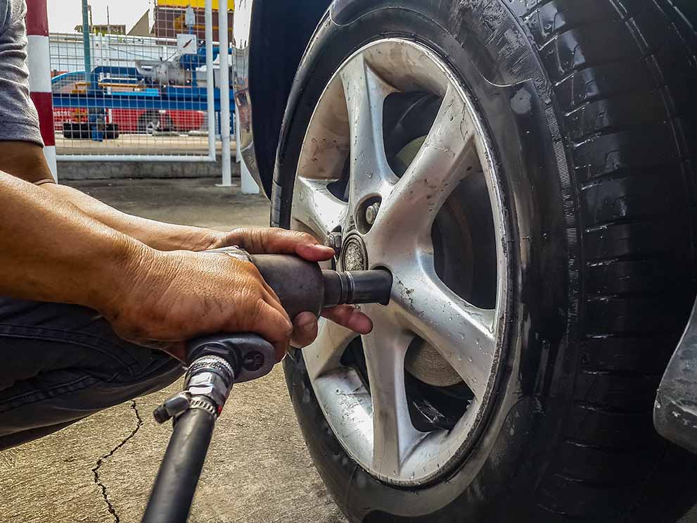 tightening tire with pneumatic wrench